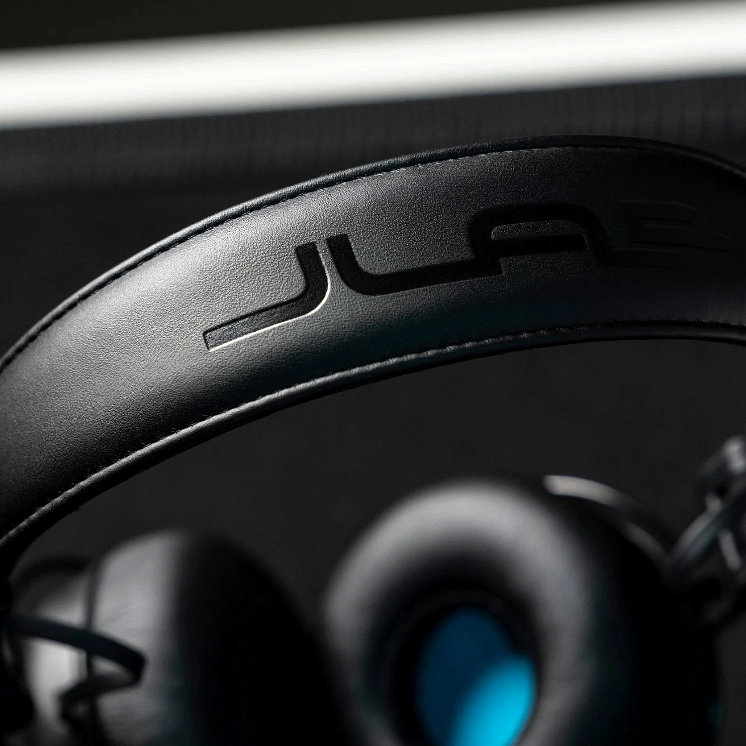 Bluetooth-гарнітура JLab Studio ANC Wireless Black (IEUHBASTUDIOANCRBLK4) | ARAGO